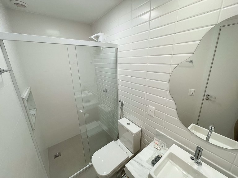 Apto Moderno | 2Q + Piscina + Garagem