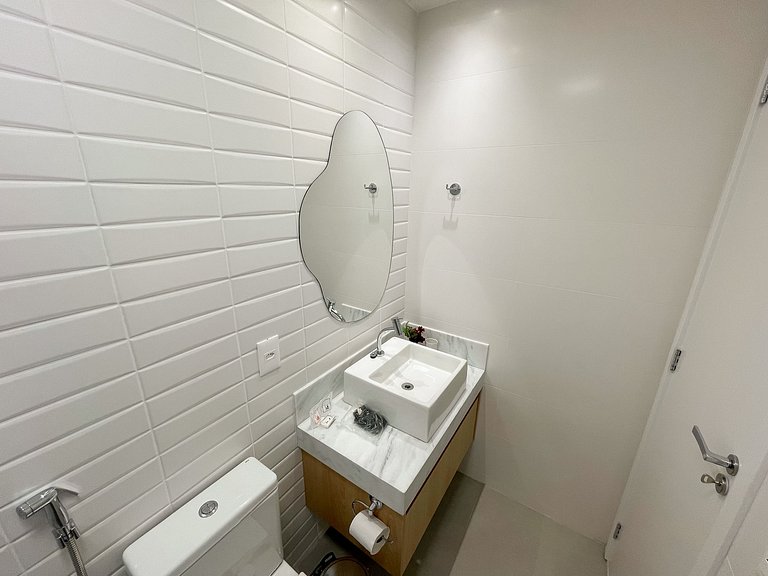 Apto Moderno | 2Q + Piscina + Garagem