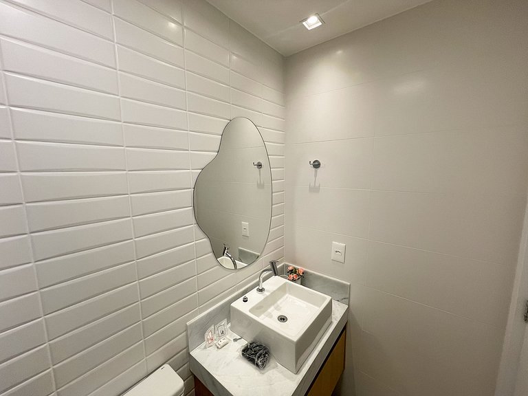 Apto Moderno | 2Q + Piscina + Garagem