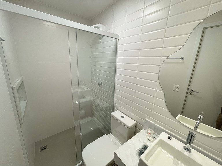 Apto Moderno | 2Q + Piscina + Garagem