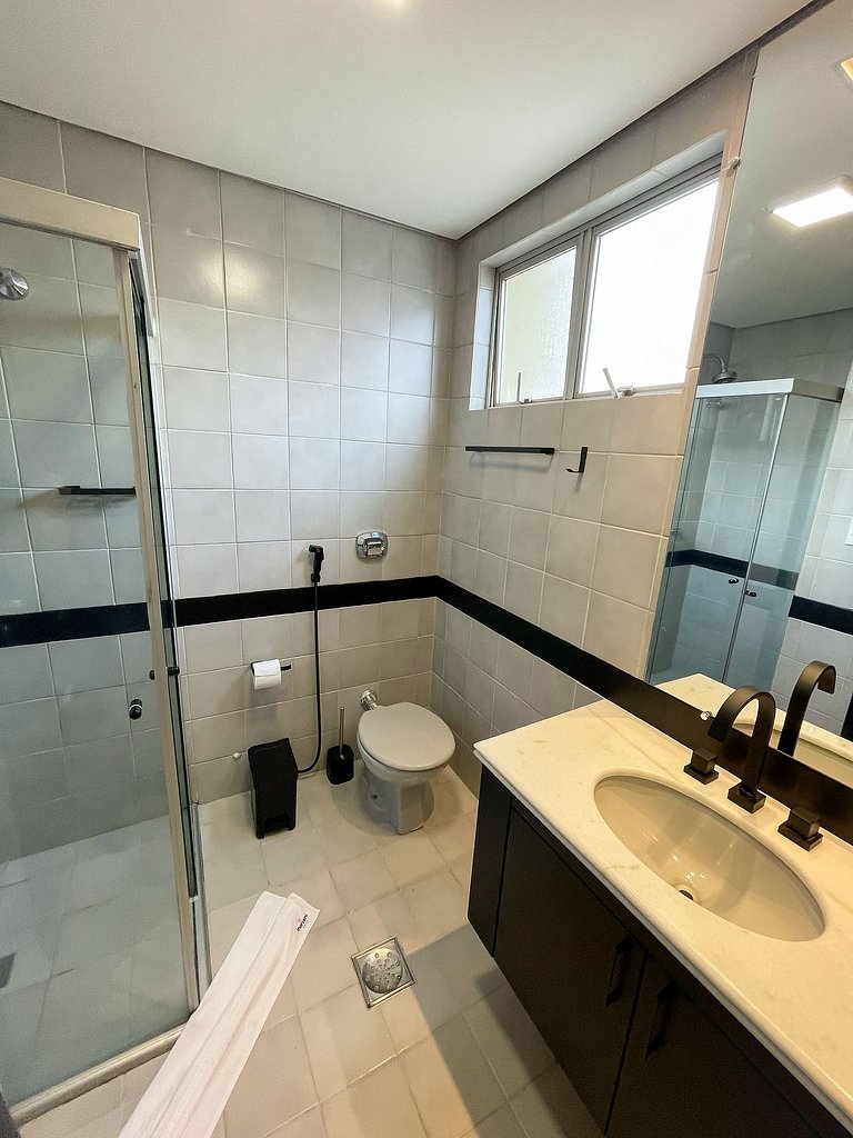 Flat 1Q sofisticado | Piscina | Setor Central