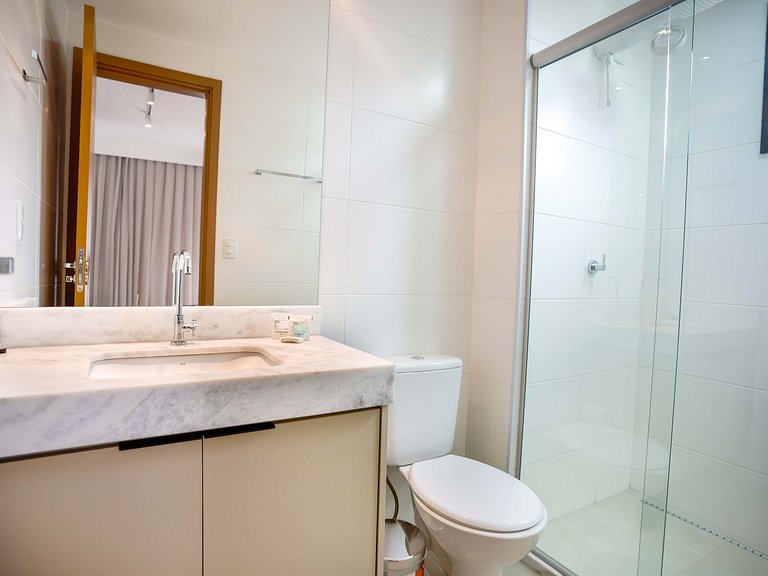 Flat c/ varanda | Piscina + academia| Bueno