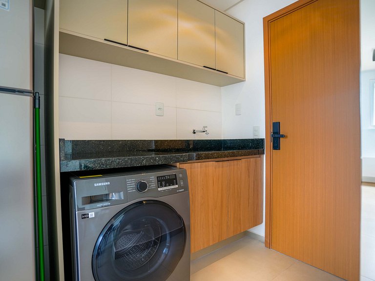 Flat c/ varanda | Piscina + academia| Bueno