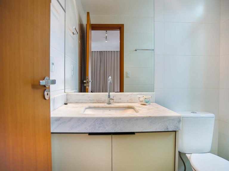 Flat c/ varanda | Piscina + academia| Bueno