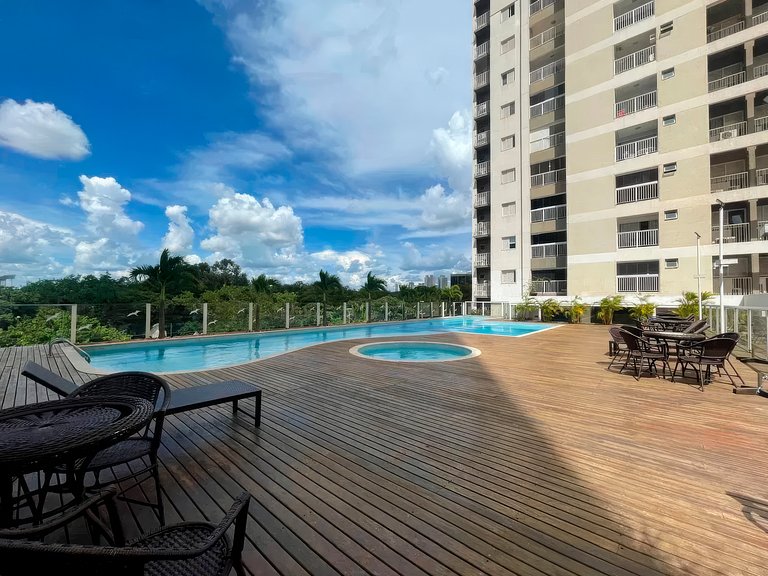 Apto 2Q espaçoso, andar alto, próx Serra Dourada